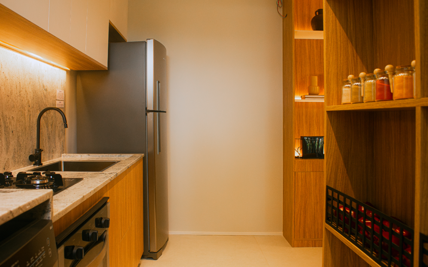 Cozinha e área de serviço decoradas - Nova Norte Residencial